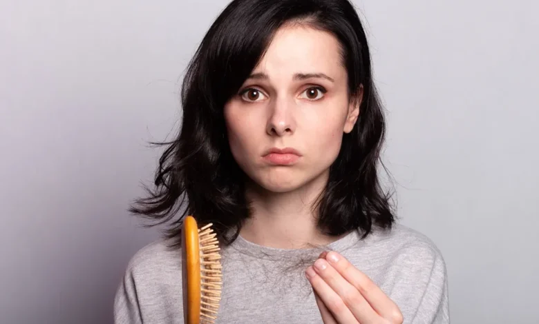 تفسير حلم تساقط الشعر عند لمسه دلالات للمطلقة والمتزوجة والعزباء