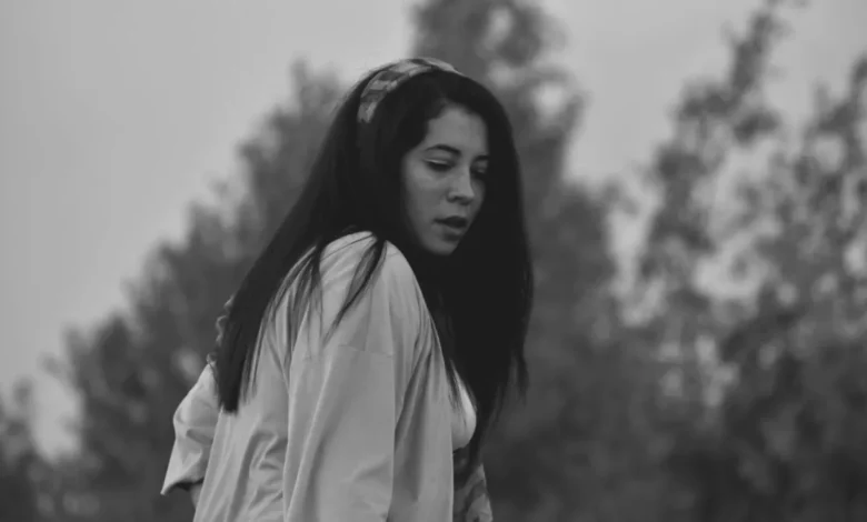 تفسير حلم السقوط من مكان مرتفع في المنام لابن سيرين ودلالاته المختلفة