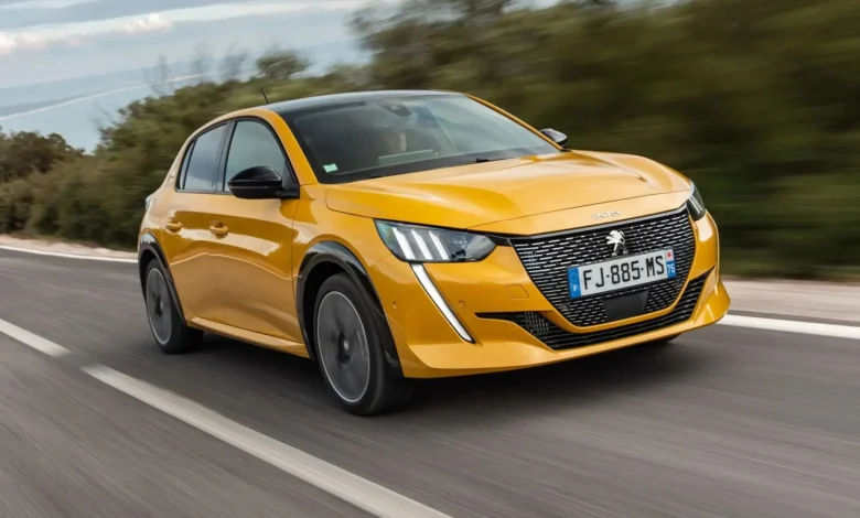 تفسير رؤية السيارة في المنام دلالات القيادة والحوادث والشراء بالتفصيل